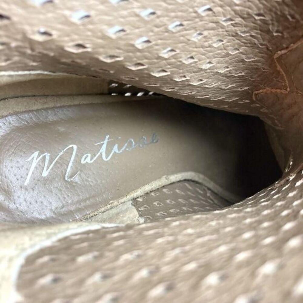 Matisse Brooklyn Peep Toe Ankle Bootie Women 7.5 Tan Studded Suede Boho Comfort - Picture 13 of 13